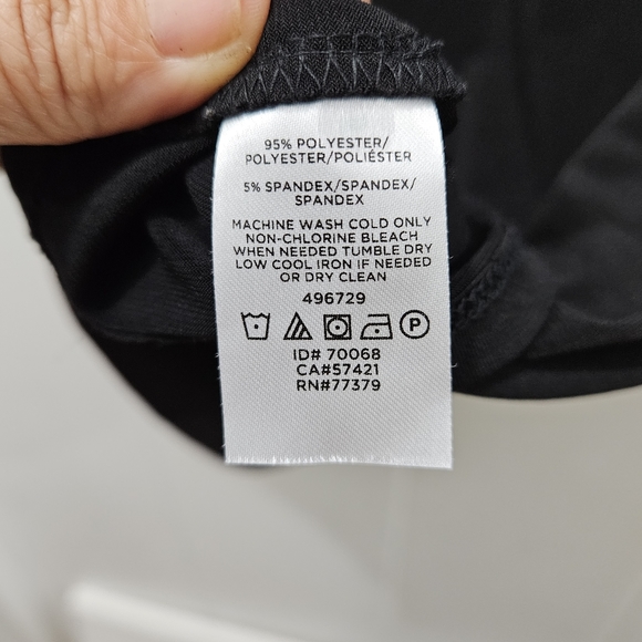 Bundle Of Ann Taylor Cut Out Sleeve/Shoulder Tops in Wine and Black Size Medium - Picture 15 of 15